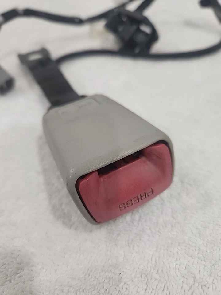 Hebilla de cinturón de seguridad delantero izquierdo Toyota Sienna 2011-2014 OEM 73240-08040-B0 Foto 3 de 4