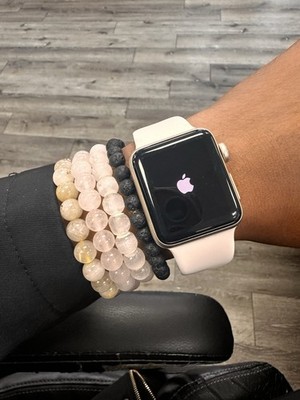 Apple Watch Series 2 38mm Gold Aluminum With White Sports Band