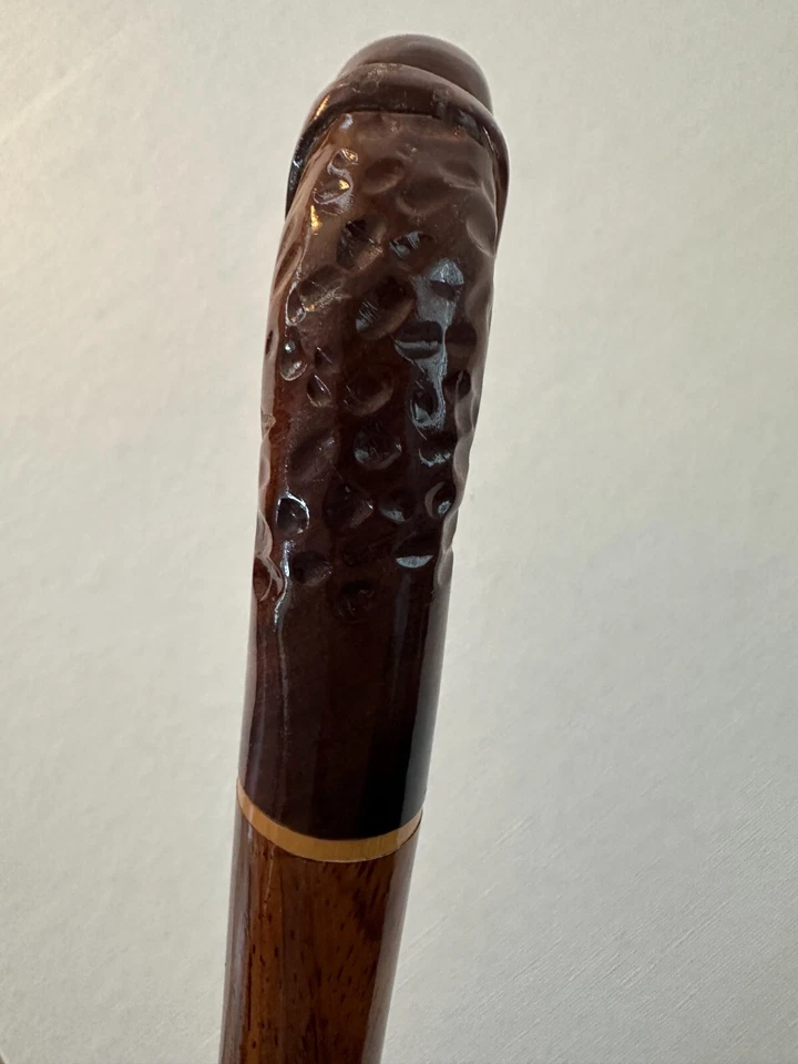 Bastón de madera marrón tallado a mano de 37" Foto 4 de 4