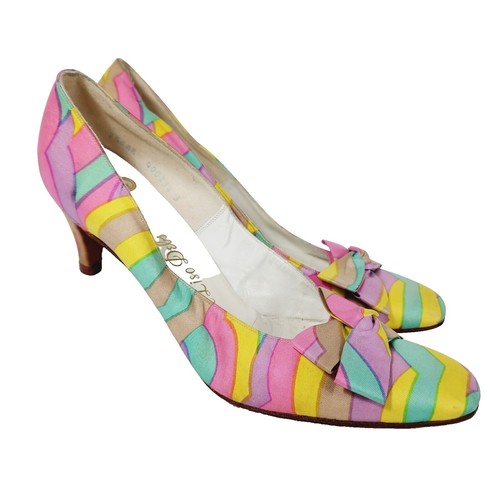 Escarpins Dana Davis Pointure 7.5 US - Lavande/violet, Satin, Talon Moyen - Occasion Portés Une Fois
