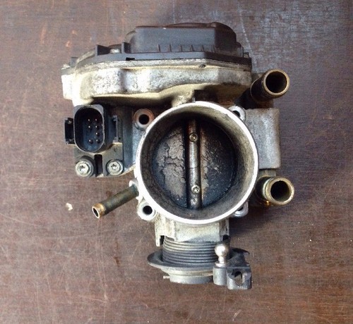 Drosselklappengehäuse 058133063H für VW Passat oder Audi A4 1.8 Benzin