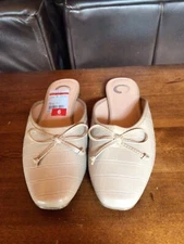 JOURNEE COLLECTION Women’s Tan Croc Textured Tammala Square Toe Slip On Mules 6