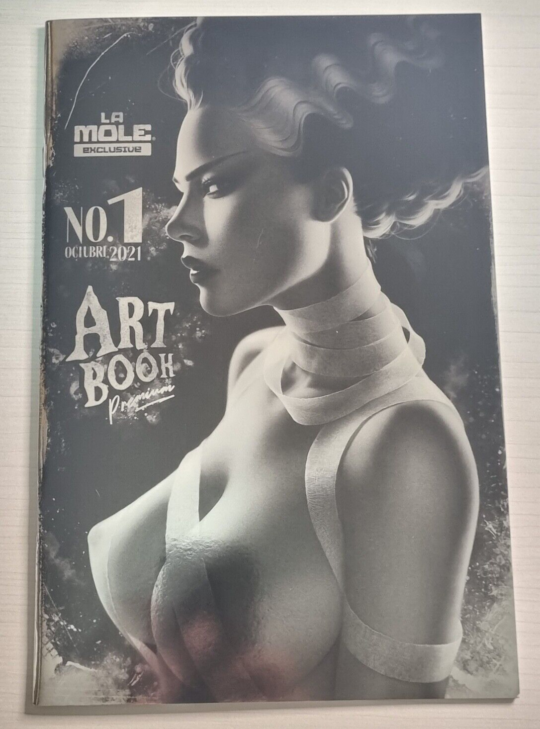 Artbook #1 - La Mole Warren Louw Lady Frankenstein Cover - NM-