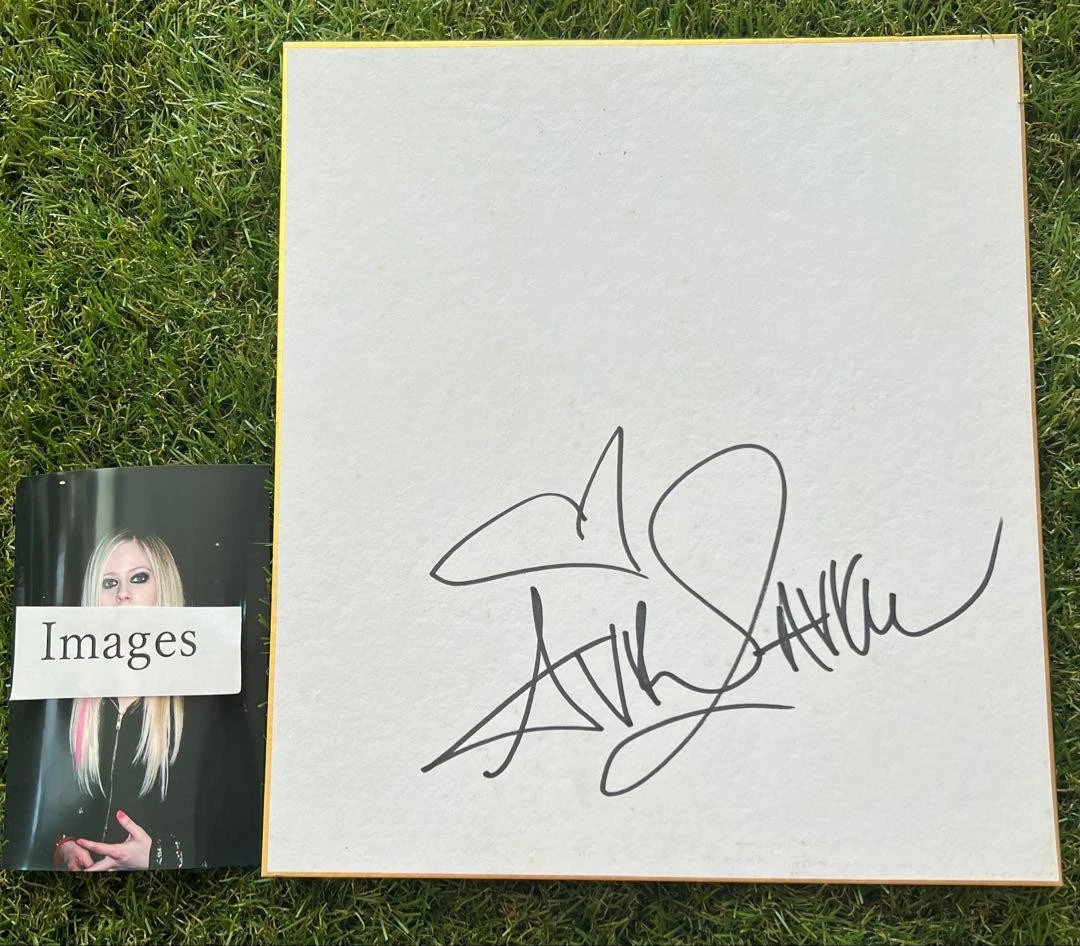 Avril Lavigne Memorabilia for sale | eBay