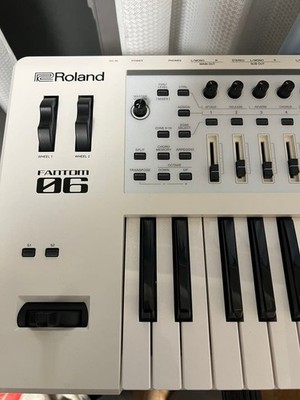 Roland FANTOM 06 SC Limited Edition White 61-Key Synthesizer