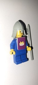  LEGO YELLOW CASTLE 375,6075 BLUE CROWN KNIGHT w/axe ARMSMAN MINIFIGURE