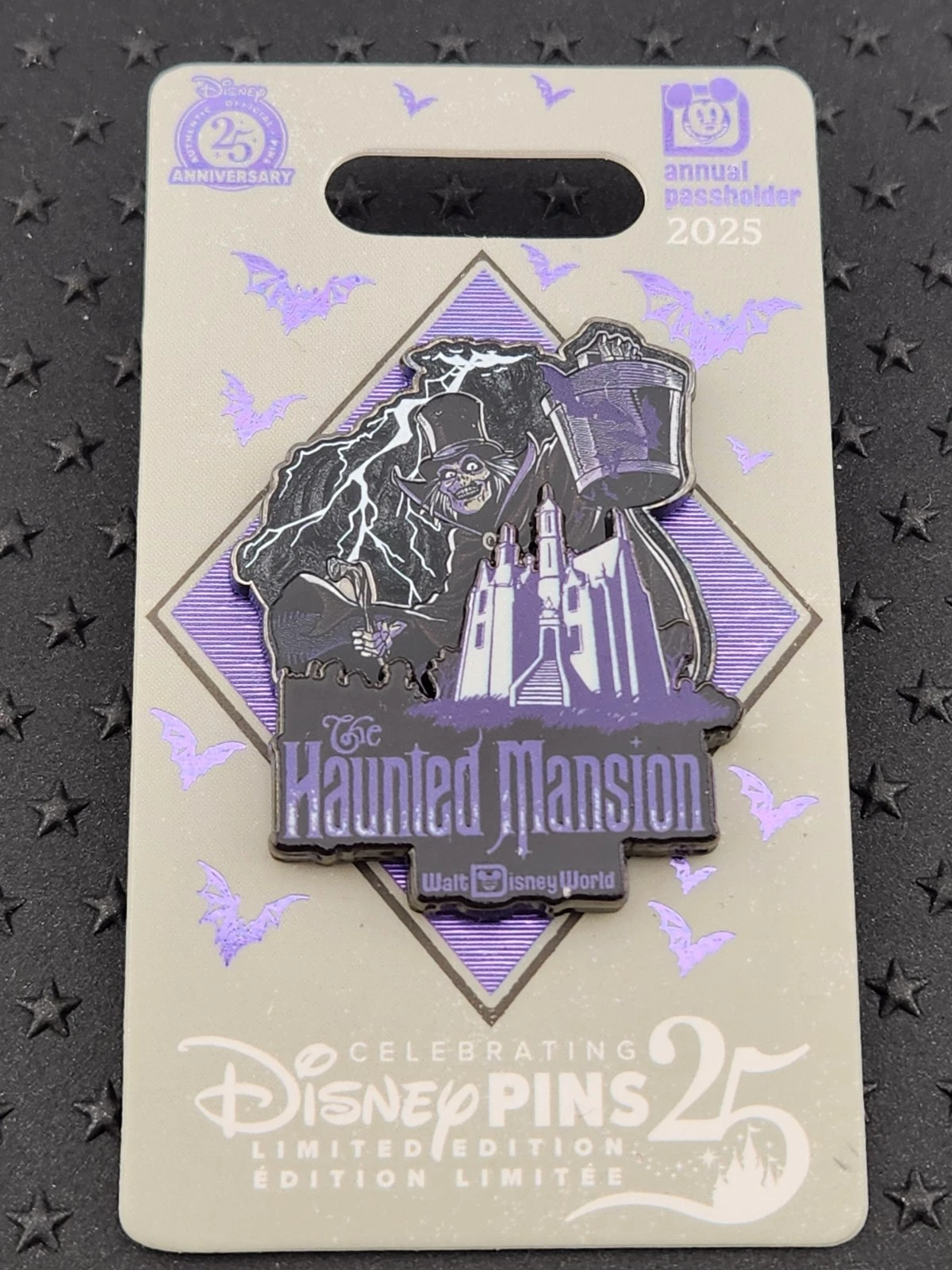 WDW 2025 Haunted Mansion Hatbox Ghost LE 4000 Annual Passholder Pin NEW!!!