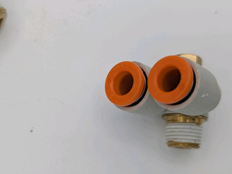 (35pcs) SMC KQ2Z07-34AS Universal Branch Elbow Fitting One-Touch 1/4 to NPT 1/8 - Image 3 of 3