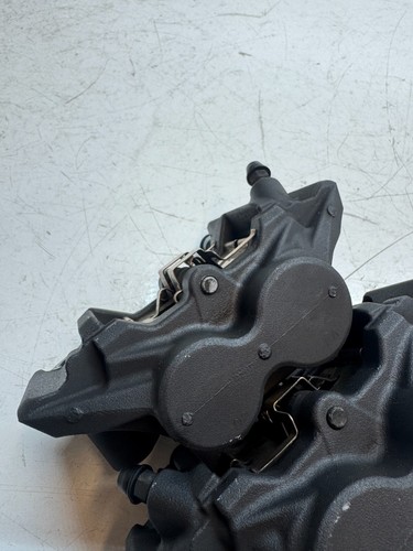 Yamaha MT-09 17-20 Tracer 900 15-20 rechts links vorne Bremssättel Bremssattel Set - Bild 14 von 15