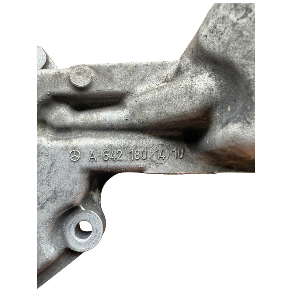 10-22 梅赛德斯-奔驰 Sprinter OM642 滤油器外壳 A6421801410 A6740273366 — 第 4/4 张图片