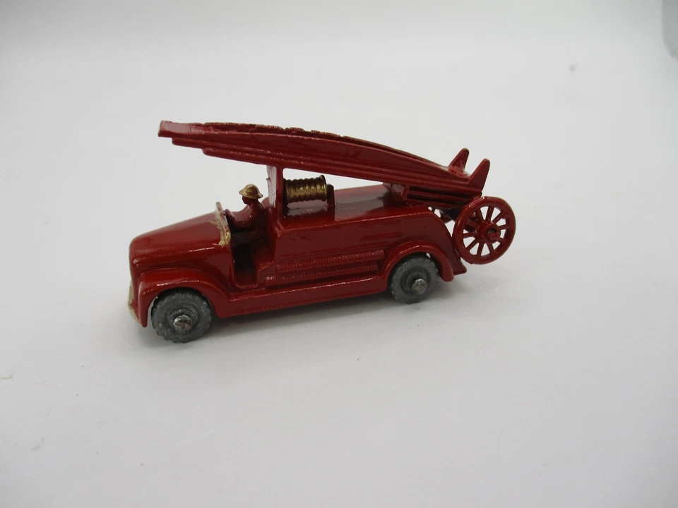 VINTAGE LESNEY MATCHBOX NO.9B-1 DENNIS FIRE ESCAPE TRUCK GMW RESTORED EXCELLENT - Image 3 of 4