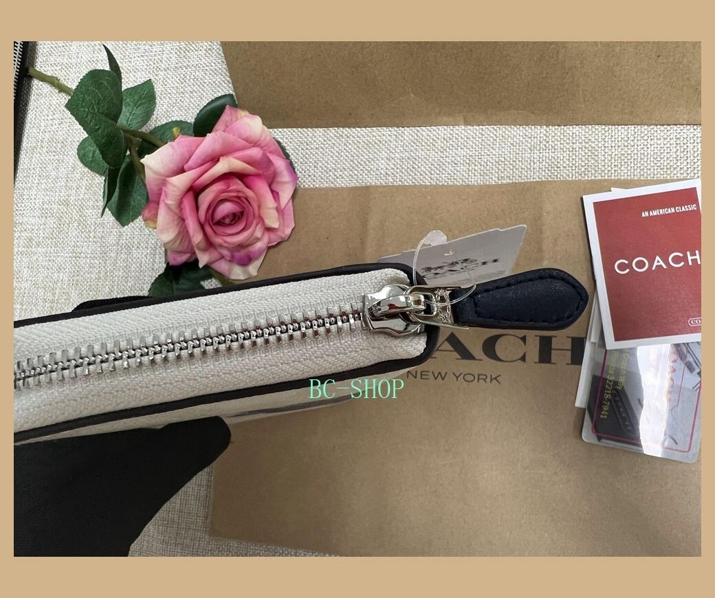COACHレザーフラップ付きバッグ r400