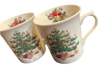 Vintage 1985 Art Mark Christmas Tree & Holly Coffee Mug 10 oz. Set of 2