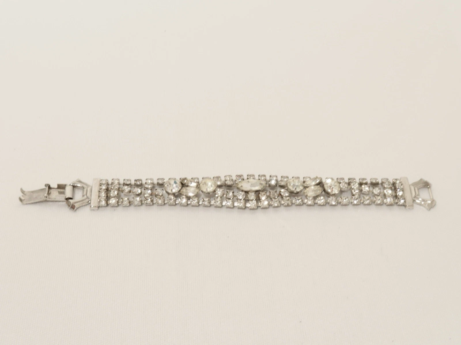 WEISS Rhinestone Ice Crystal Silver Tone Sparkly Vintage Bracelet Jewelry Br40