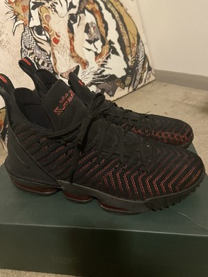 lebron 16 noir et or