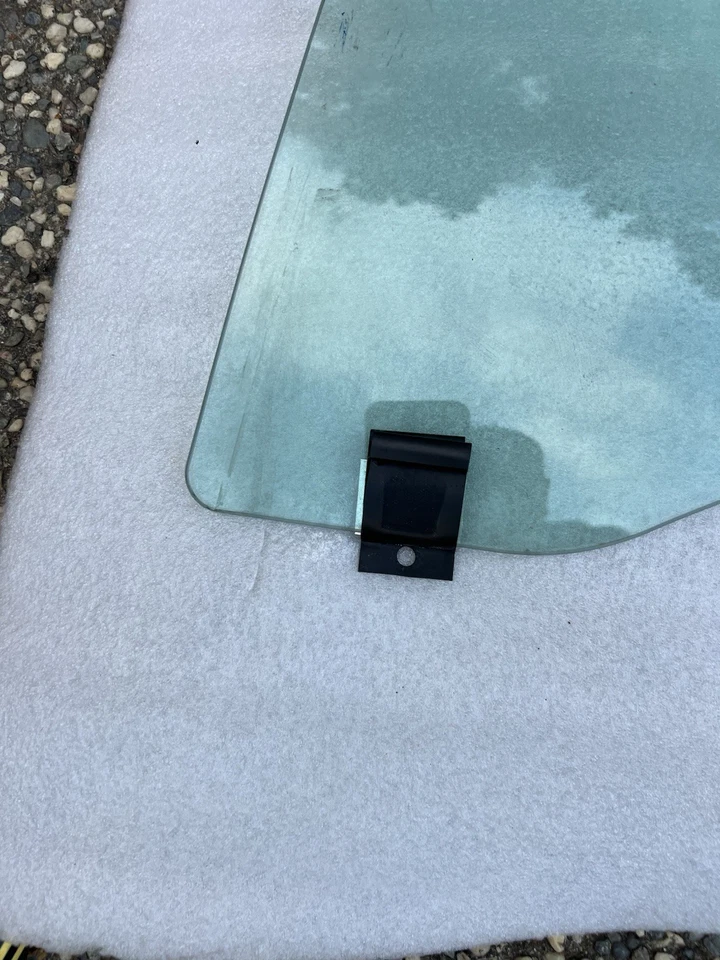 08-13 Volvo C70 T5 Convertible 2.5 Front Driver Left Door Glass Foto 4 de 4