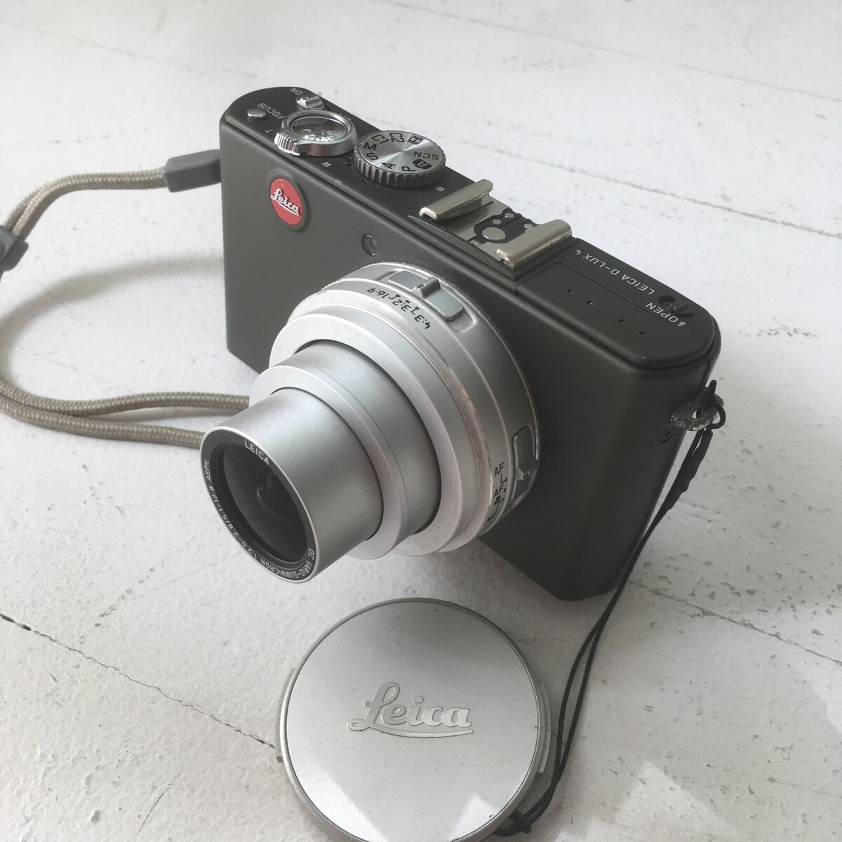 Leica D-LUX 4 // SAFARI // Digital Camera - Matte green 