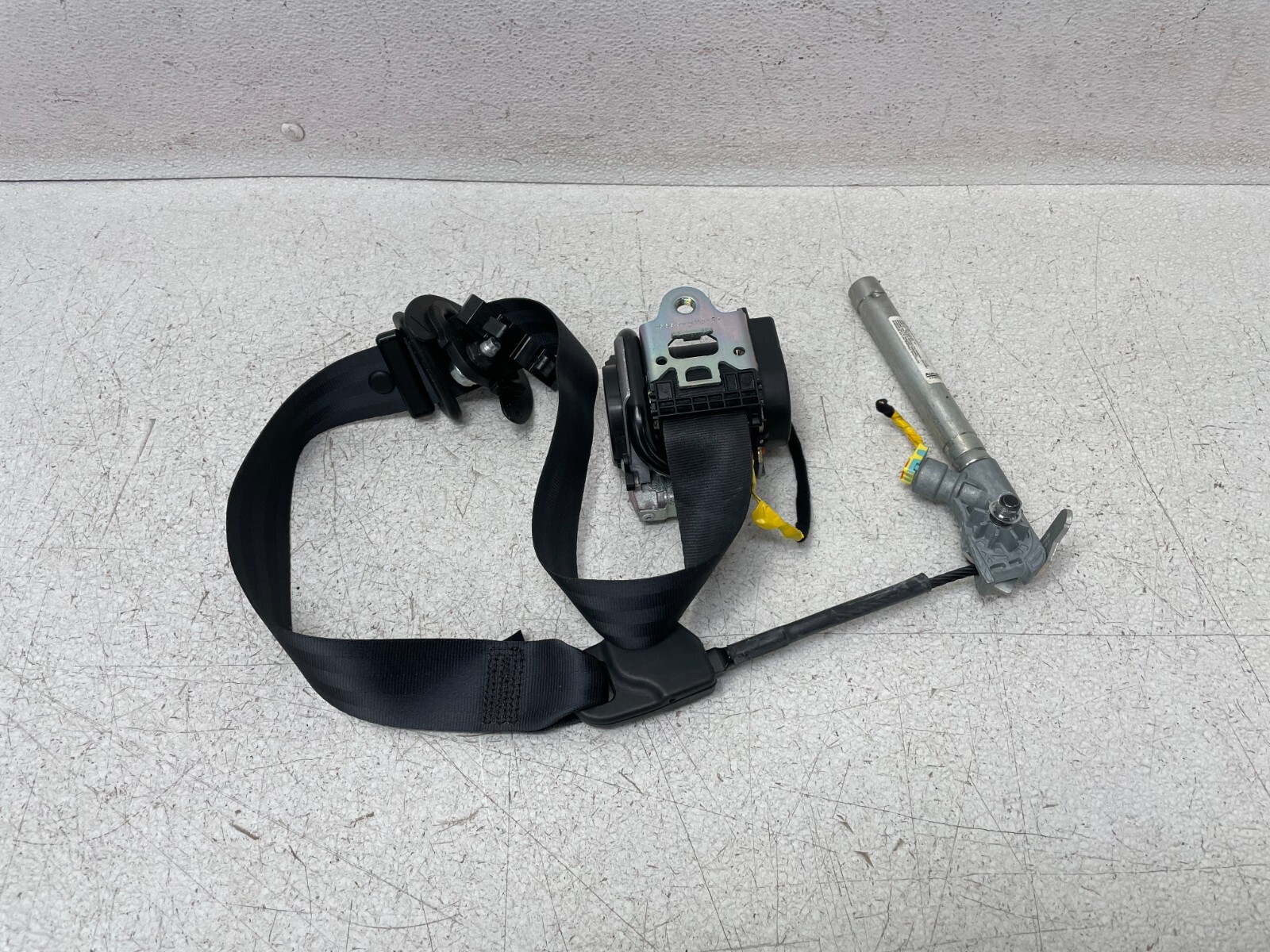 14-17 Maserati Quattroporte S Front Right Seatbelt Retractor Tensioner 1359 OEM