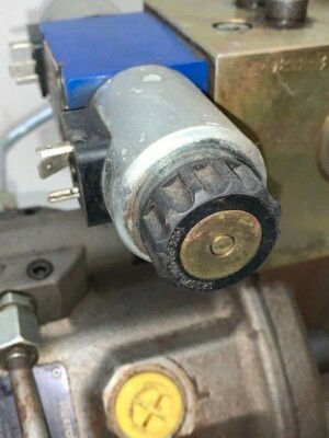 REXROTH PUMP D-72160 HORB A10VS0 71 DFLR/31, W/ VALVE BLOCK