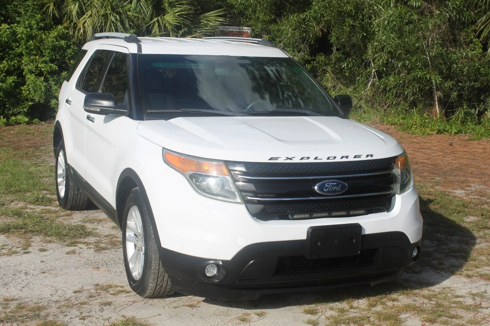 2013 FORD EXPLORER XLT 3,5 Automatik WEISS SCHWARZ 7 Sitzer FBI - Bild 3 von 4