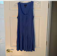 Blue Gap summer dress with a flattering fit and pockets size medium