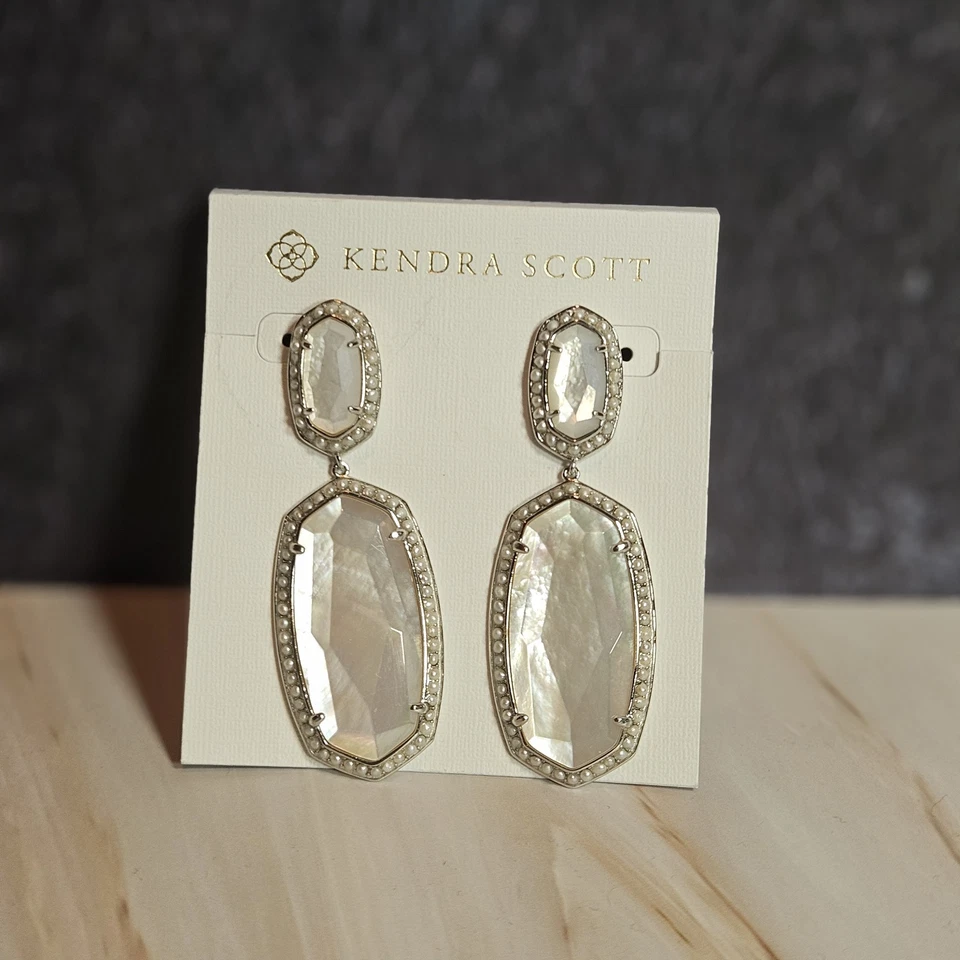 Pendientes Kendra Scott Plata Perla Cuentas Elle Distintivos NUEVO Con Etiquetas Foto 3 de 4