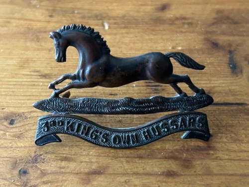 BRITISH ARMY WW1 3RD THE KING'S  OWN HUSSARS CAP BADGE