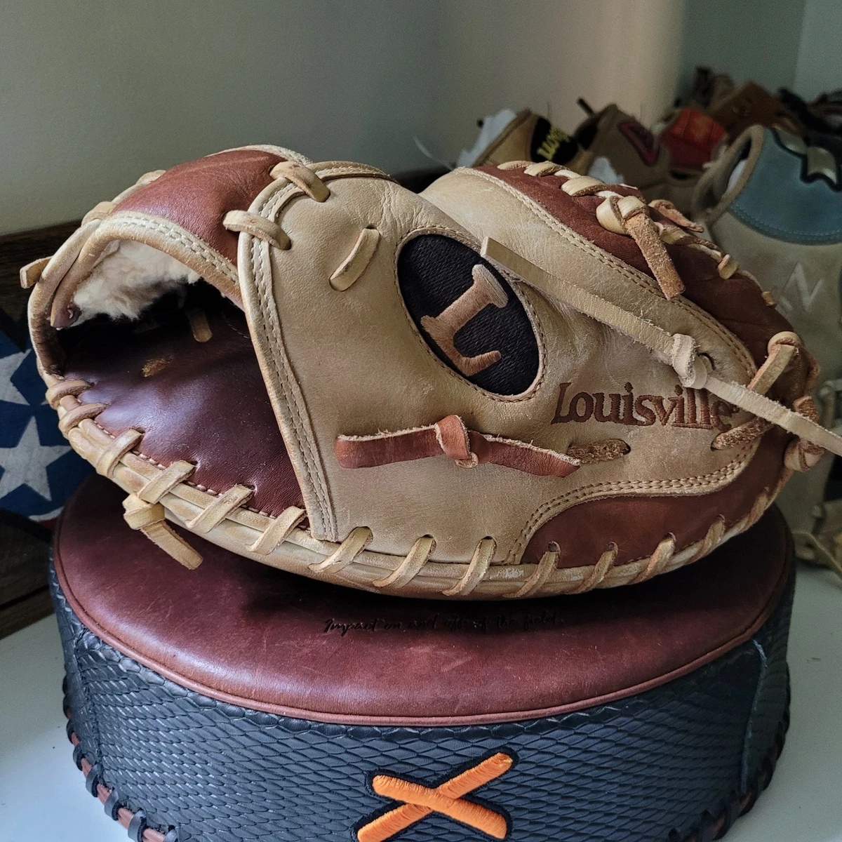 25+ Louisville Slugger Catcher Baseball Softball Gloves & Mitts