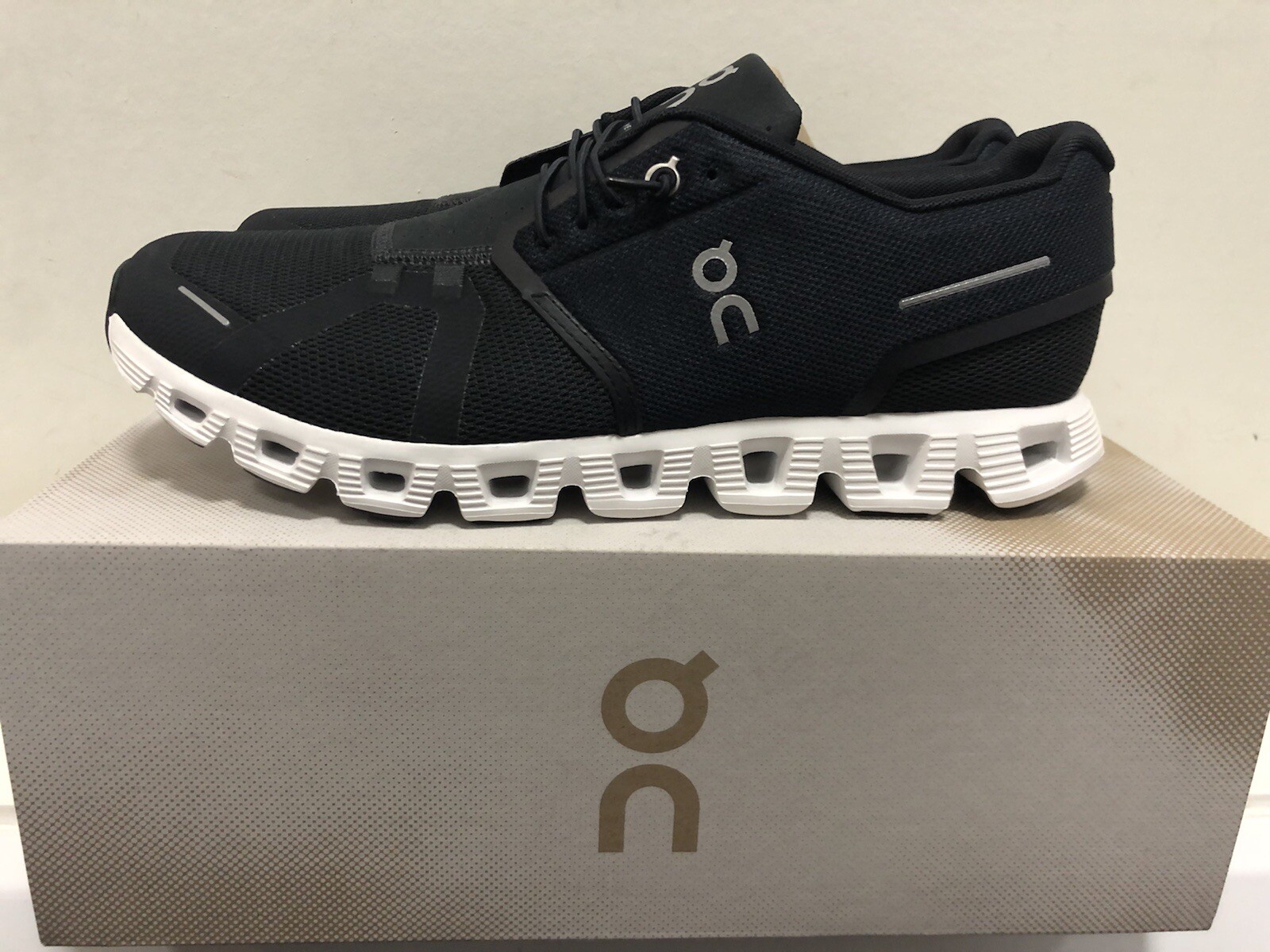 ON RUNNING Cloud 5 Black White Mens Running Trainers UK 10.5 RRP £130 eBay