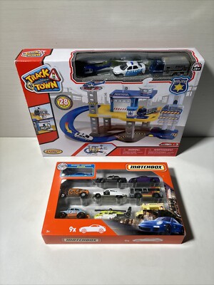 Track N Town Express Wheels Parking Garage with3 Diecast Car New