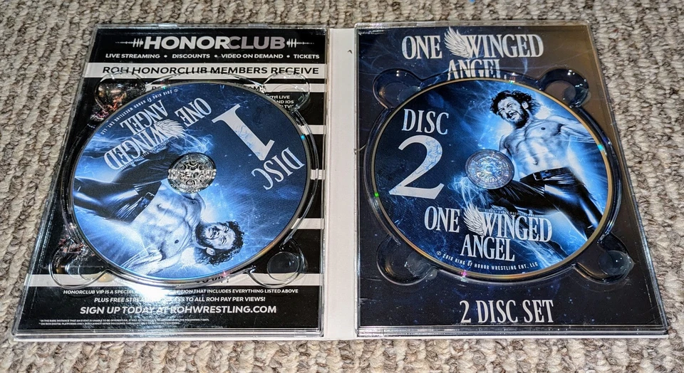Kenny Omega: One Winged Angel AEW NJPW ROH WWE 2 Disc DVD - Wrestling Rare Foto 2 de 3