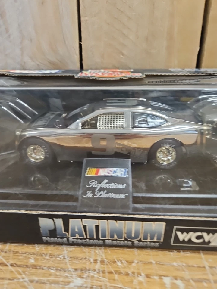 WCW/NWO Trackside Reflections en platino #9 1:24 diecast edición limitada Foto 4 de 4