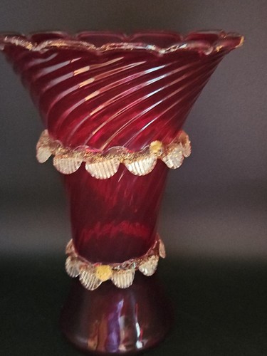 Vtg Ruby Red Murano Mazzega Vase c. 1950s Gold Accents Trumpet Shaped 8 1/2 Inch - Picture 3 of 17
