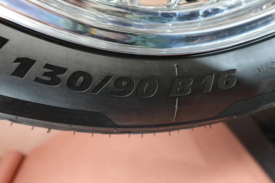 Передний обод шины Michelin 1999-2003 Yamaha Road Star XV1600 130/90 B16 - Изображение 2 из 4