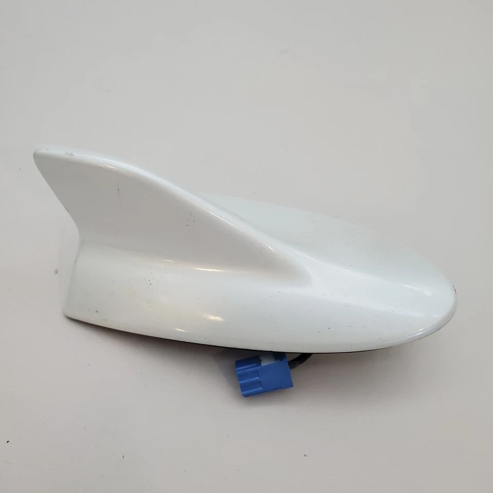 Lexus IS250 IS350 2009-2013 antena de techo aleta de tiburón exterior OEM blanco Foto 2 de 4