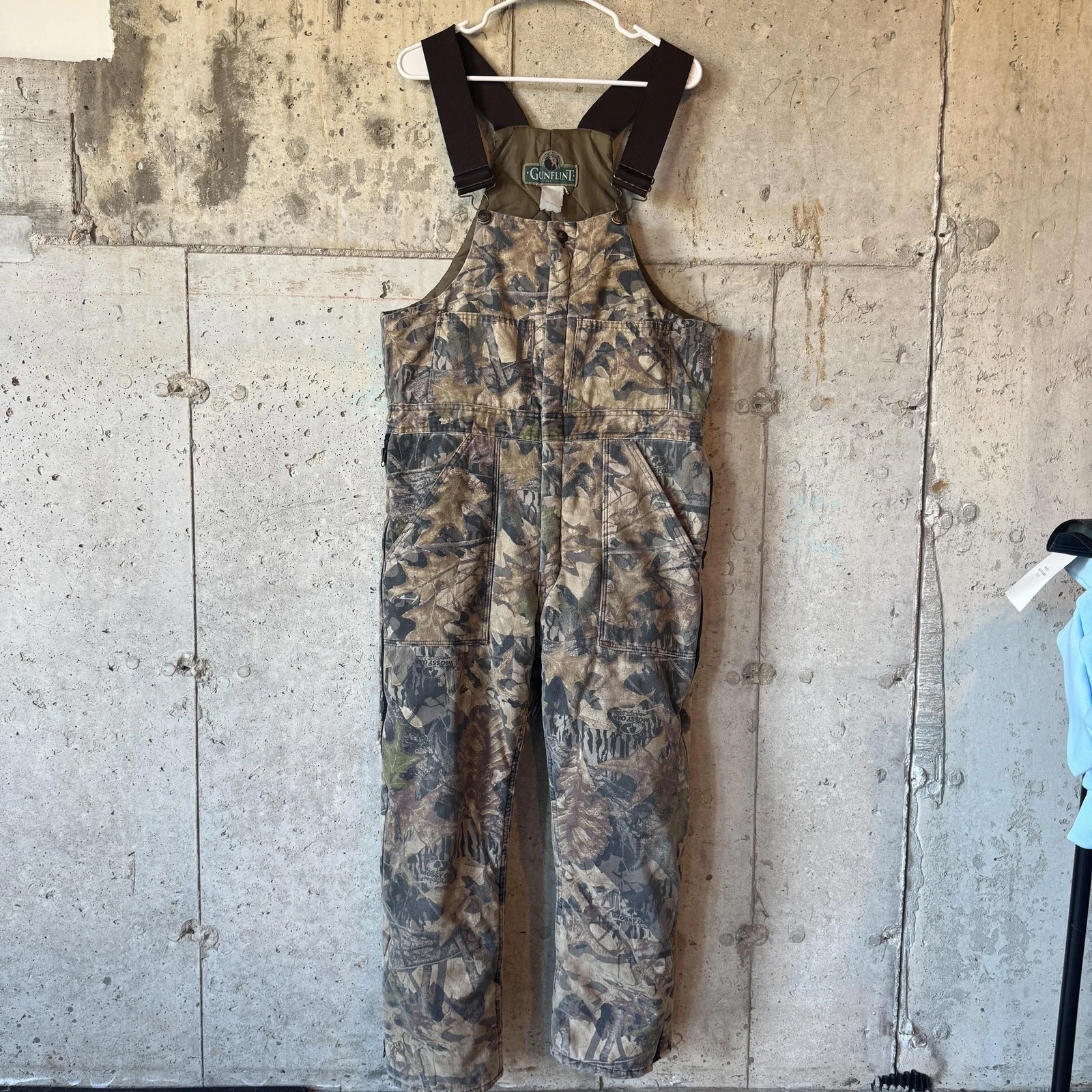 VTG Berne Gunflint Bib Overalls Mens L Camo Insulated Mossy Oak Forest Floor