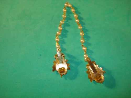 Vintage Faux Pearls Leafs Sweater Dress Clip - Picture 3 of 4
