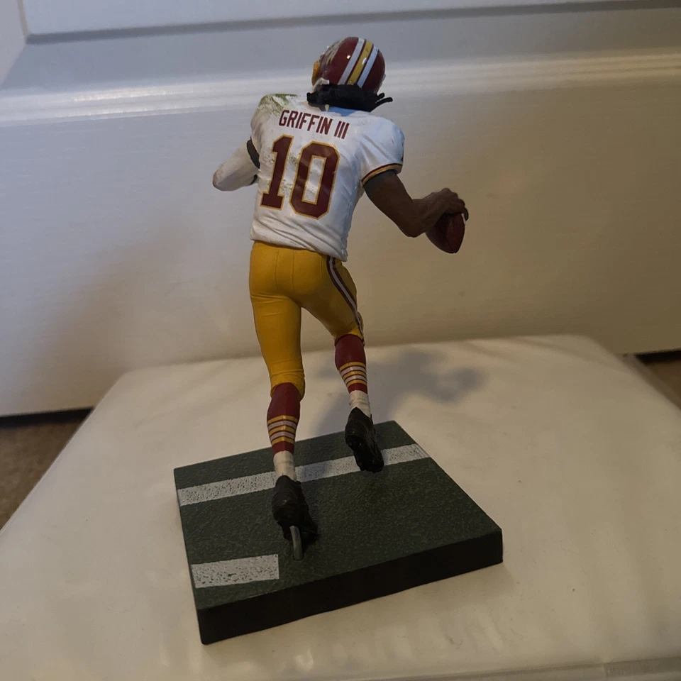Figura de acción Robert Griffin III casco rojo selecciones deportivas serie 32 NFL Foto 2 de 2