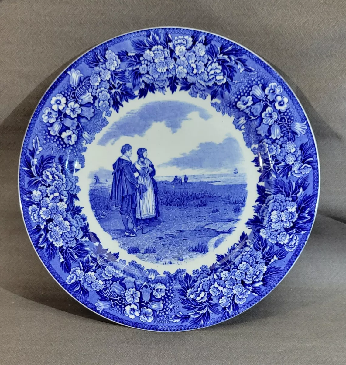 Vintage top wedgwood plates