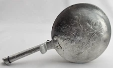 Vintage Everlast Hand Forged Aluminum Silent Butler Crumb Catcher Floral