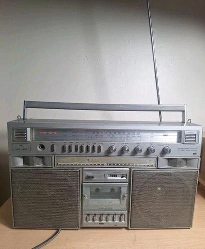 Vintage Realistic Boombox Stereo 14-778a AM/FM Radio Silver 49W Read Desc