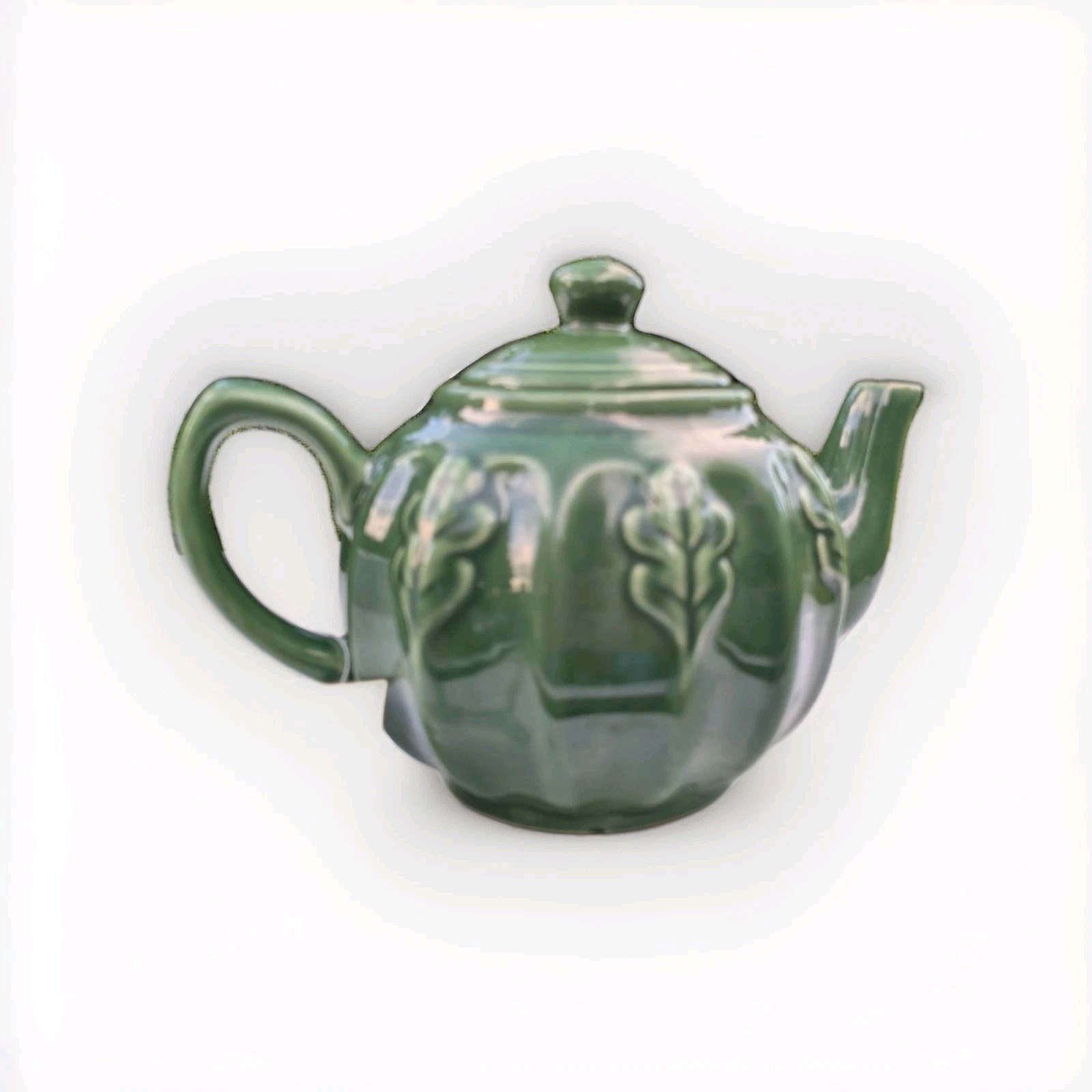 Pot W/ Oak Leaves