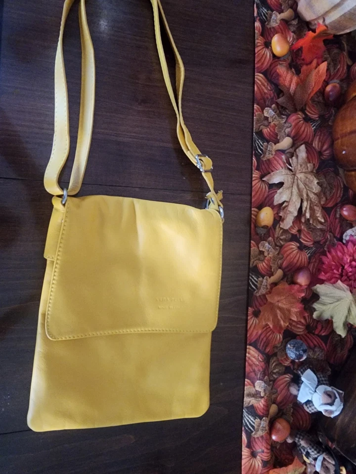 Vera Pelle Leather Purse Cross Body Mustard Yellow NWOT - Image 3 of 4