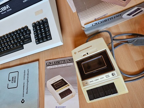 COMMODORE CBM 3032 Computer + C2N Laufwerk + orig. Bedienungshandbuch TOP Zust. - Bild 13 von 22