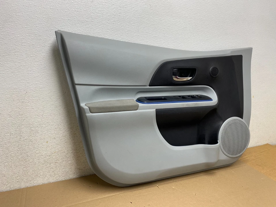 2012年至2014年丰田普锐斯C左前驱动LH门装饰盖板N2190 DG — 第 3/4 张图片