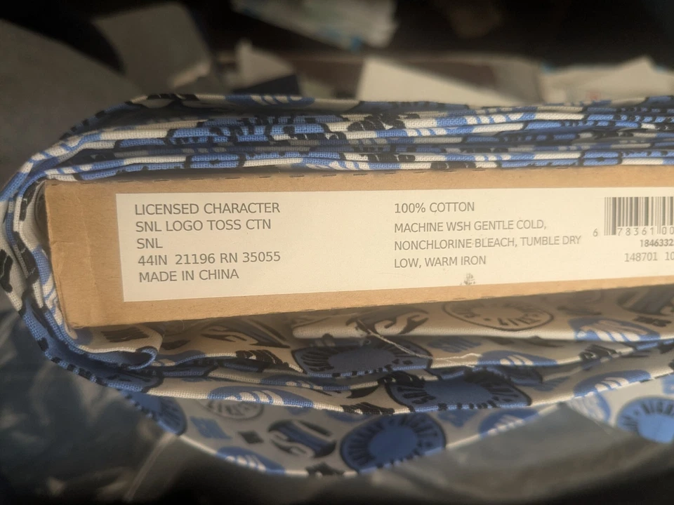 Tela de algodón 7 yardas SNL Saturday Night Live azul, gris claro, blanco, negro nueva Foto 4 de 4