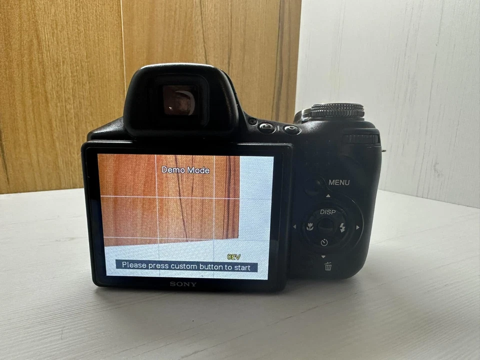 Sony CyberShot Dsc-HX1 Exmor Cmos G 20X Optical zoom Digital Camera 9.1 MP Japan - Image 4 of 4