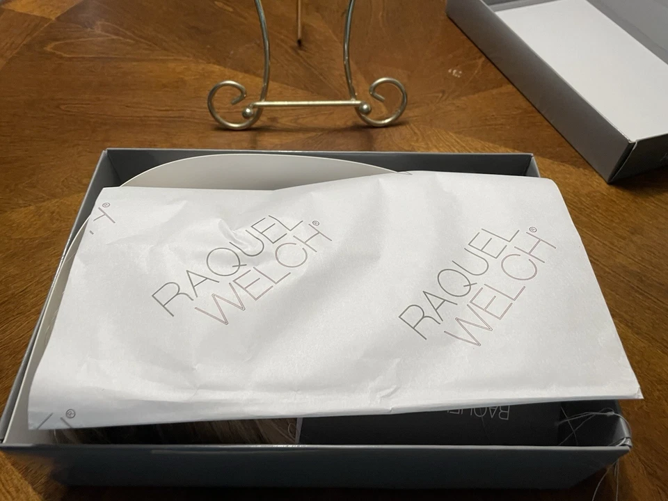 Peluca Raquel Welch "Classic Cool" nueva peluca color trigo dorado nueva con etiquetas Foto 3 de 4