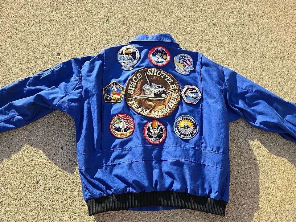 ¡Chaqueta temática vintage AIR CREW de la NASA! 19 parches, 1 pin, EE. UU., talla XL Foto 2 de 4