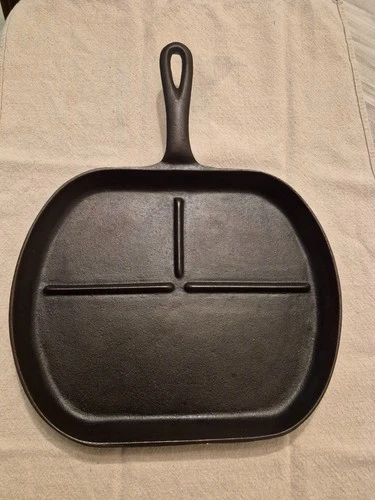 Vintage Lodge Cast Iron Bacon and Egg Skillet